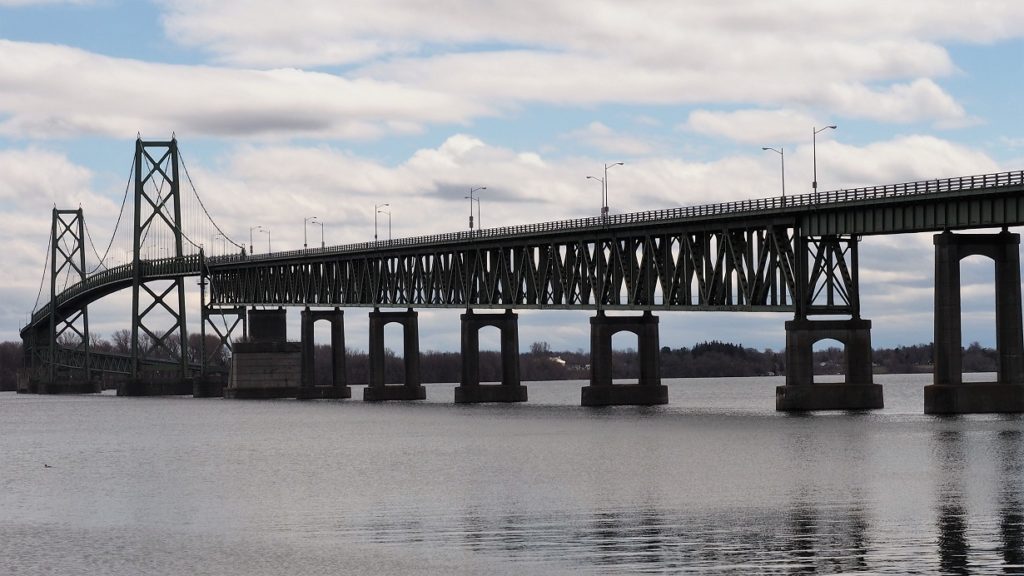 Photo showing curve of bridge acress St. Lawrence