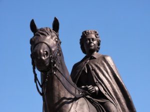 Bronze statue of Queen Elizabeth on horseback