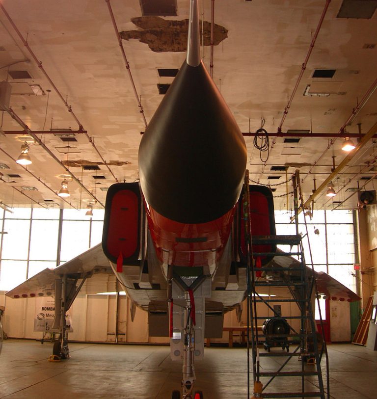 Avro_Arrow_Replica Traditional Iconoclast