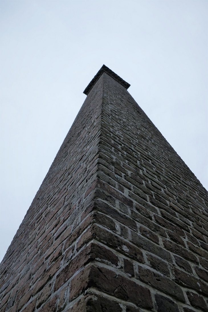 Narrow brick tower from pre-1820