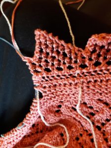 Knitting lifeline illustrated